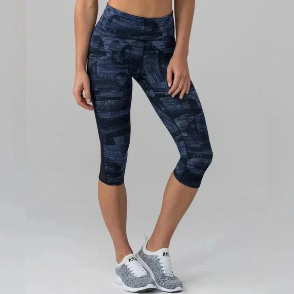 Lululemon Train Times Crop (17") Size 8
Transition Multi Midnight  Navy / Black - Picture 4 of 12